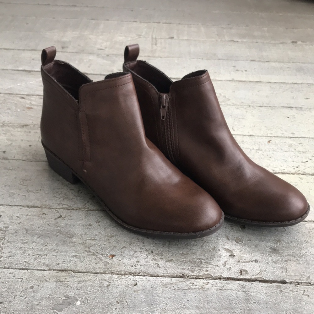 Sun + Stone Cadee Brown Basic Ankle Bootie Side Z… - image 2